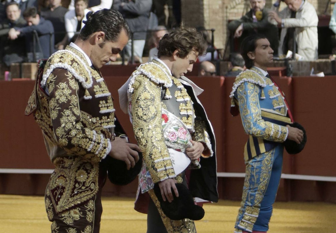 Las imágenes de la cogida de Román en la Maestranza
