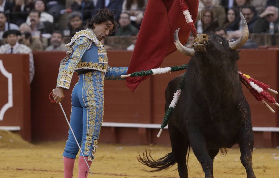 Las imágenes de la cogida de Román en la Maestranza