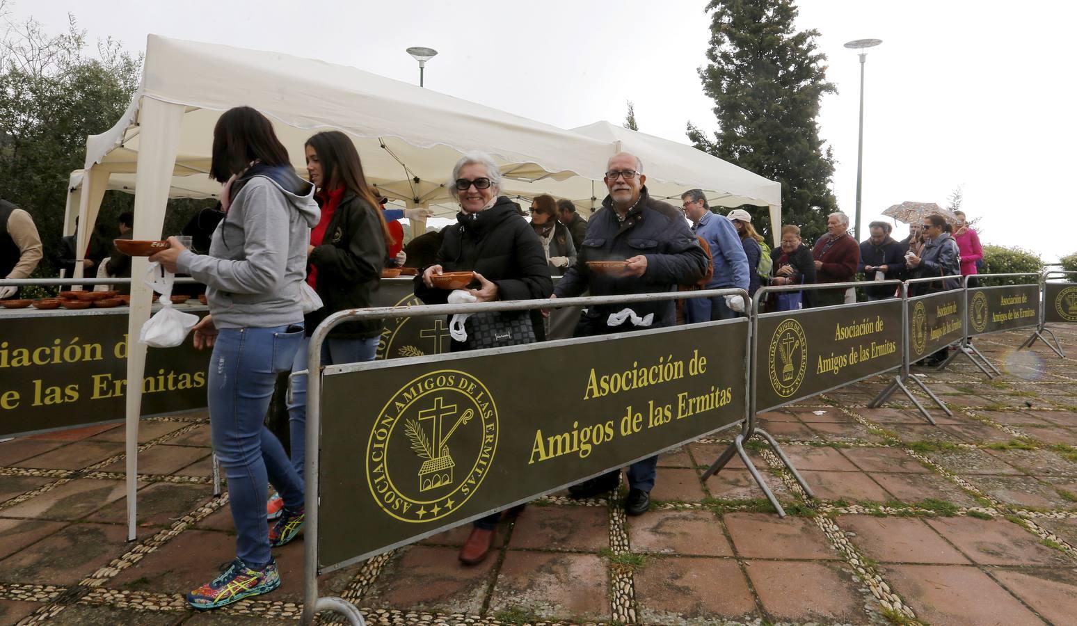 La tradición de las habas de las Ermitas de Córdoba, en imágenes