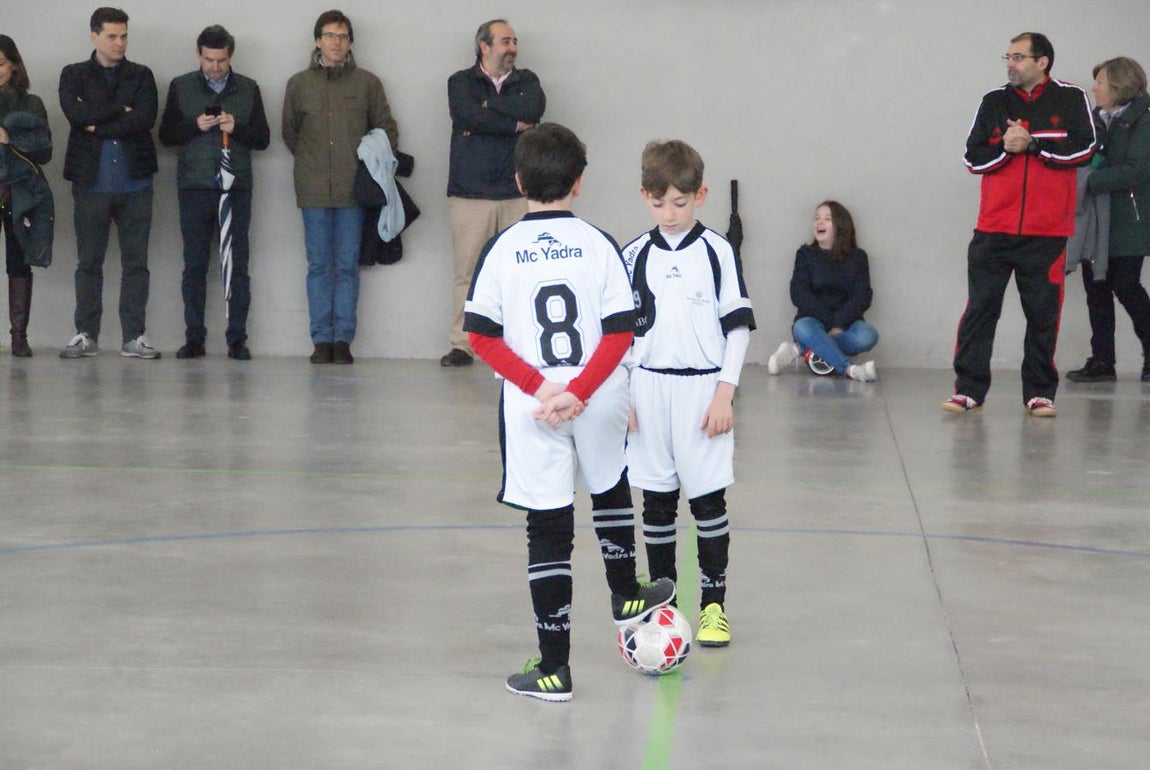 Las mejores imágenes del partido de fútsal benjamín mixto entre Fray Luis de León &quot;B&quot; y Jesús María &quot;C&quot;