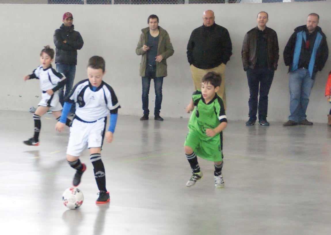 Las mejores imágenes del partido de fútsal benjamín mixto entre Fray Luis de León &quot;B&quot; y Jesús María &quot;C&quot;
