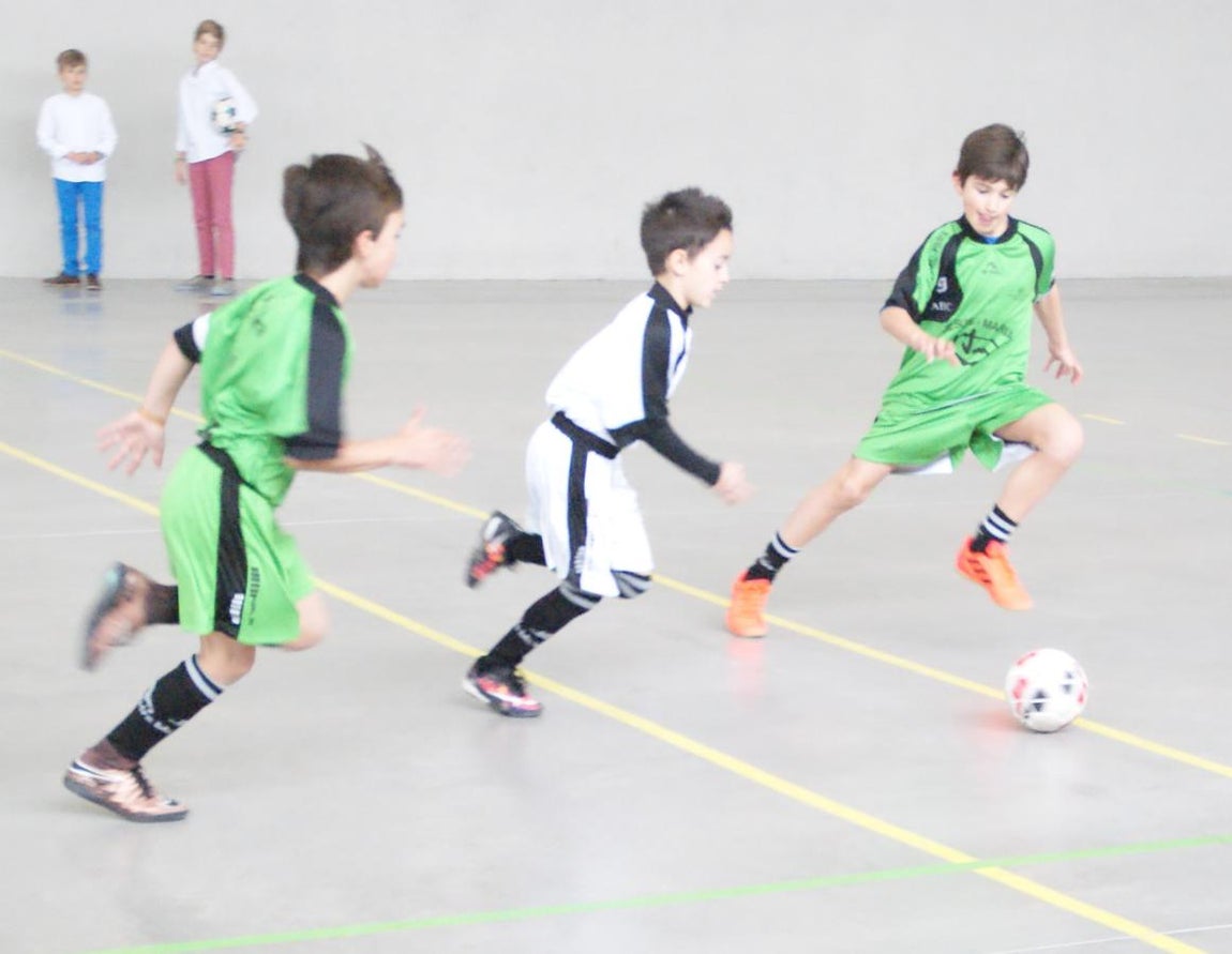 Las mejores imágenes del partido de fútsal benjamín mixto entre Fray Luis de León &quot;B&quot; y Jesús María &quot;C&quot;