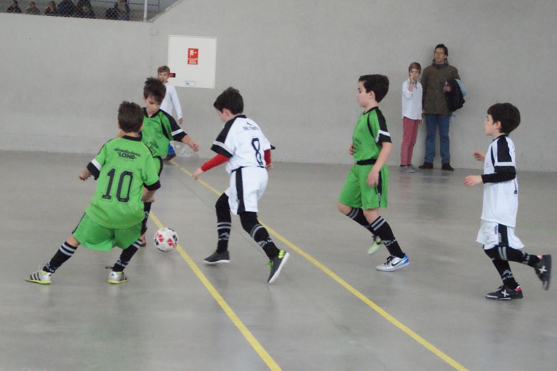Las mejores imágenes del partido de fútsal benjamín mixto entre Fray Luis de León &quot;B&quot; y Jesús María &quot;C&quot;
