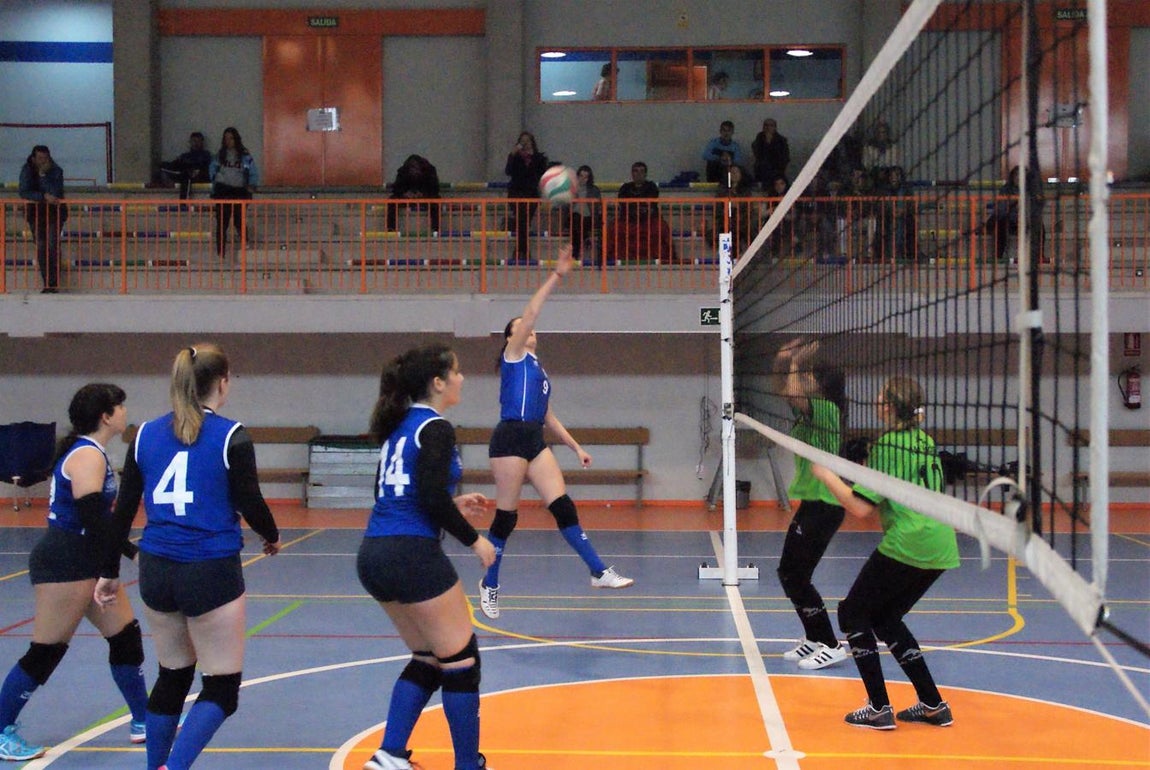 Las mejores imágenes del partido de voleibol juvenil femenino entre Santo Domingo Savio y Ntra. Sra. Consolación