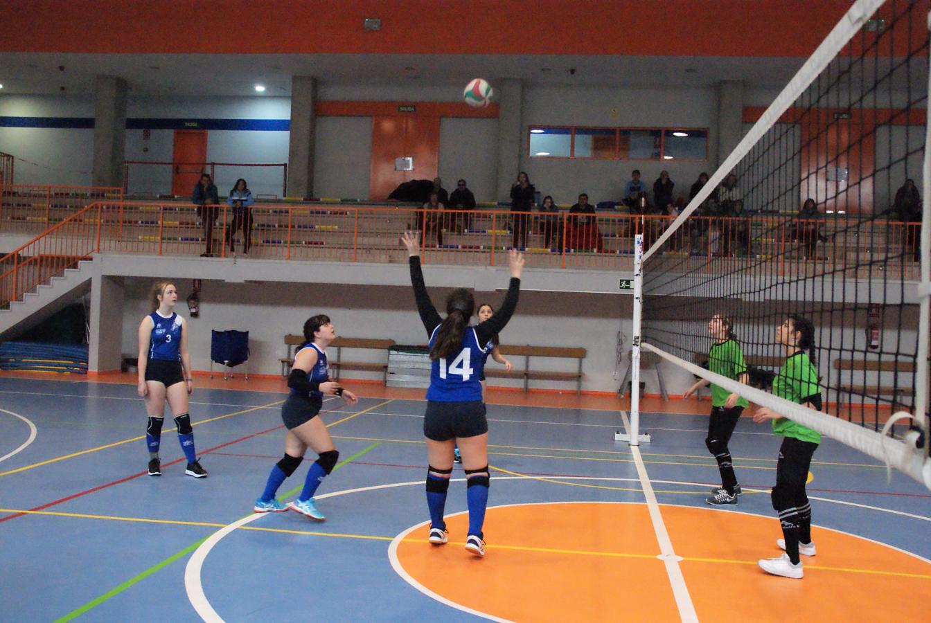 Las mejores imágenes del partido de voleibol juvenil femenino entre Santo Domingo Savio y Ntra. Sra. Consolación