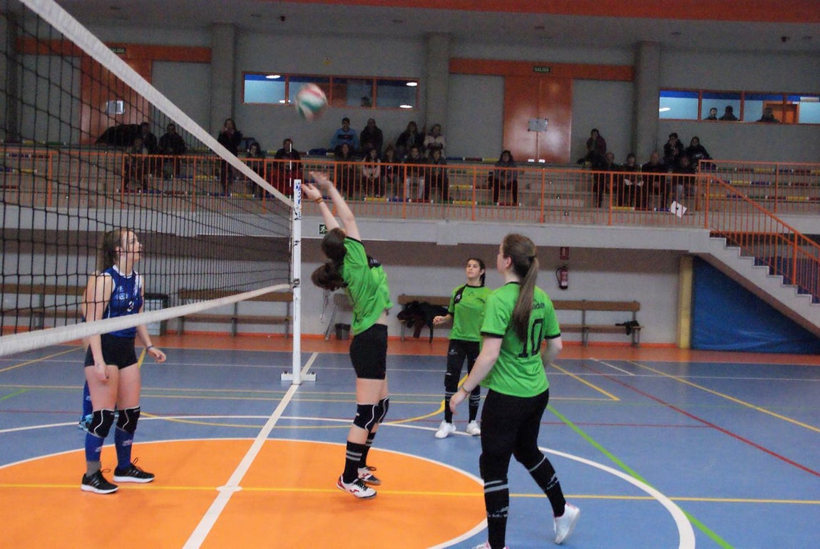 Las mejores imágenes del partido de voleibol juvenil femenino entre Santo Domingo Savio y Ntra. Sra. Consolación