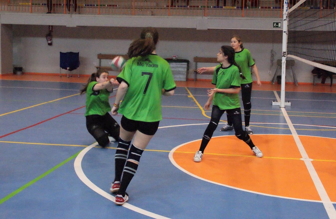 Las mejores imágenes del partido de voleibol juvenil femenino entre Santo Domingo Savio y Ntra. Sra. Consolación