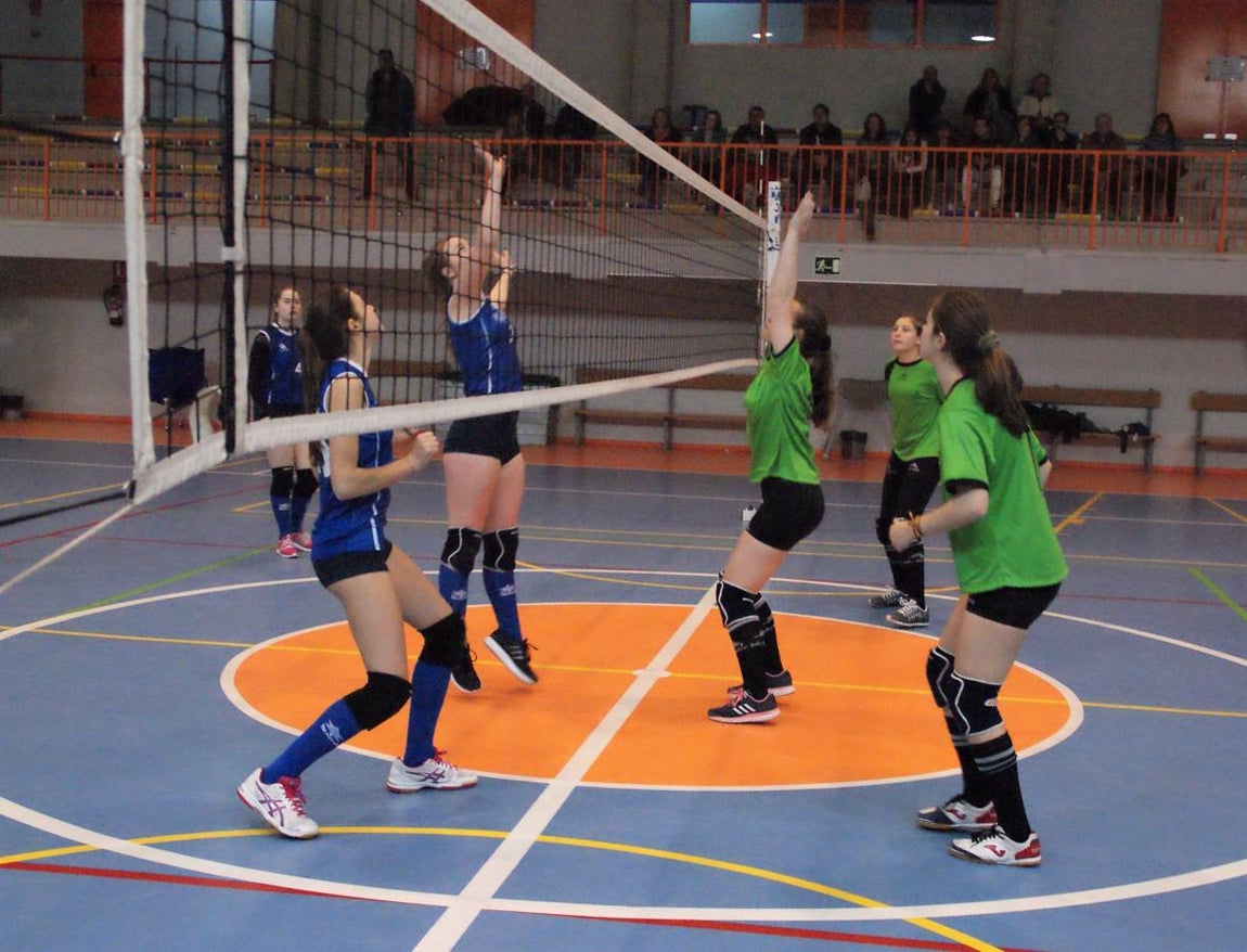Las mejores imágenes del partido de voleibol juvenil femenino entre Santo Domingo Savio y Ntra. Sra. Consolación