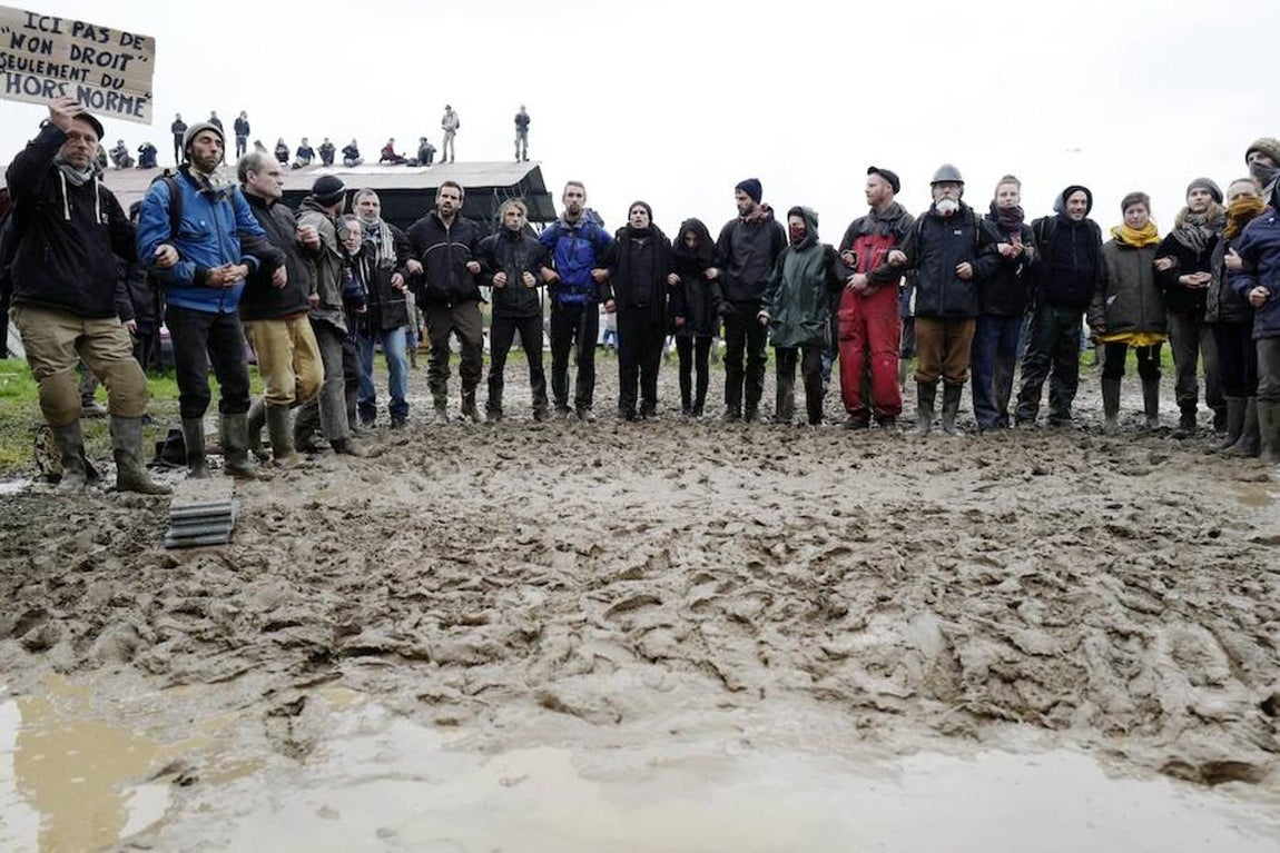 Los enfrentamientos entre Policía y manifestantes en Nantes, en imágenes. 