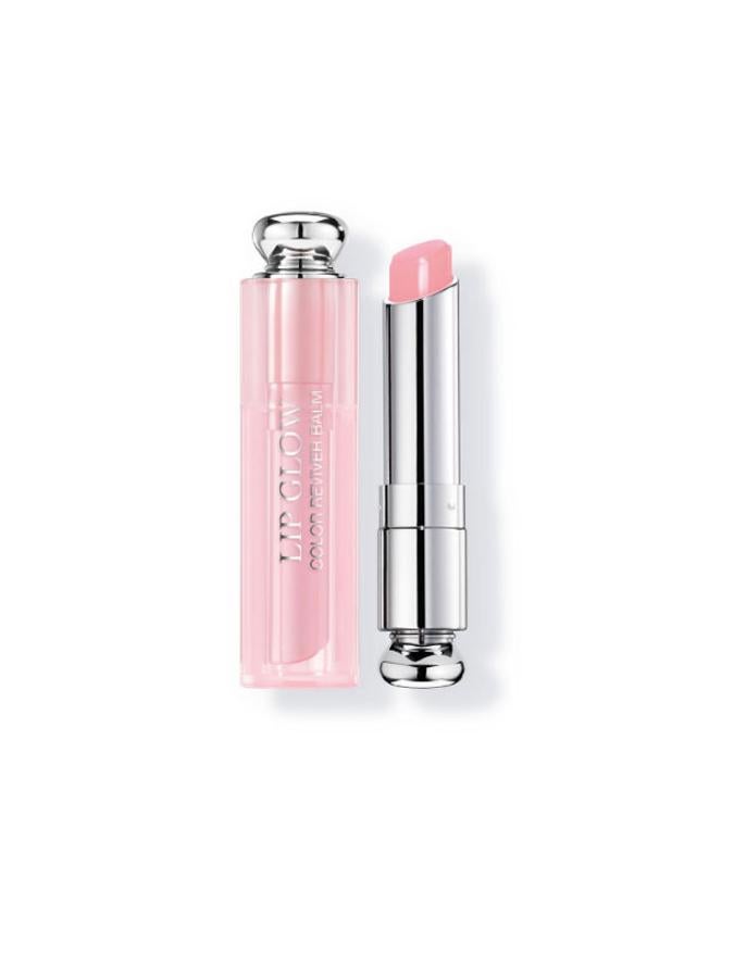 Dior Lip Glow. Este bálsamo revitalizador de color combina la comodidad de un bálsamo con el aporte de un color natural, jugoso e hidratado. Para la primavera nos proponen una variedad de tonos fresco y revitalizantes con acabado mate y holográfico para conseguir unos labios naturales e irresistibles. (Precio: 37€).