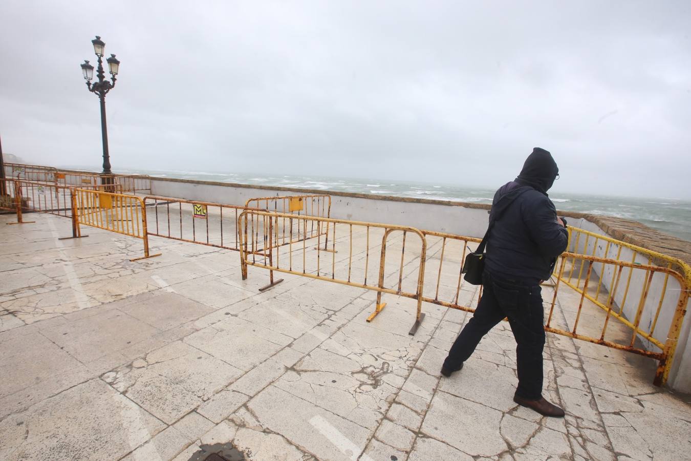 Fotos: El Campo de Sur y las murallas sufren el embate viento y lluvia