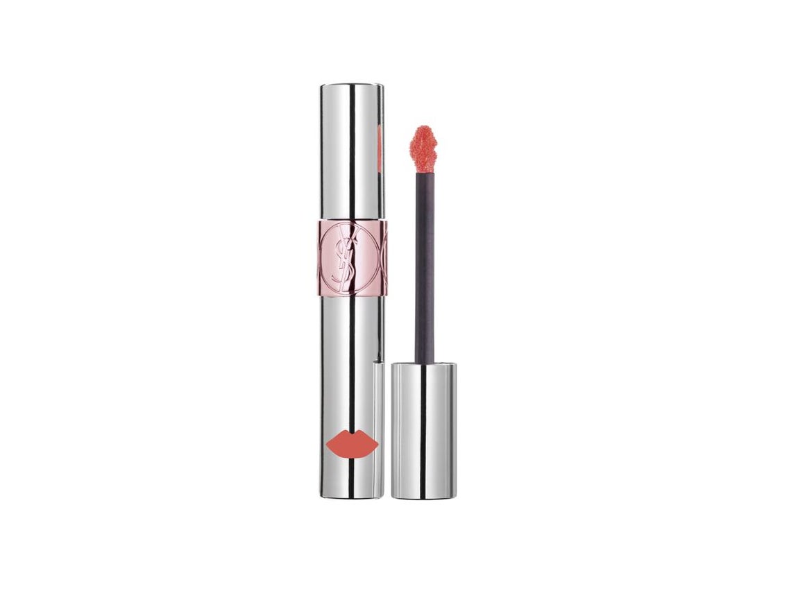 Volupté Liquid Colour Balm de YSL. El gloss viene pisando fuerte esta primavera. YSL lanza un nuevo bálsamo fluido que cuida los labios y deja sobre ellos un velo de color intenso. Tonalidades fantasía con una amplia variedad de tonos que invitan a soñar con el buen tiempo. (Precio: 36 euros)