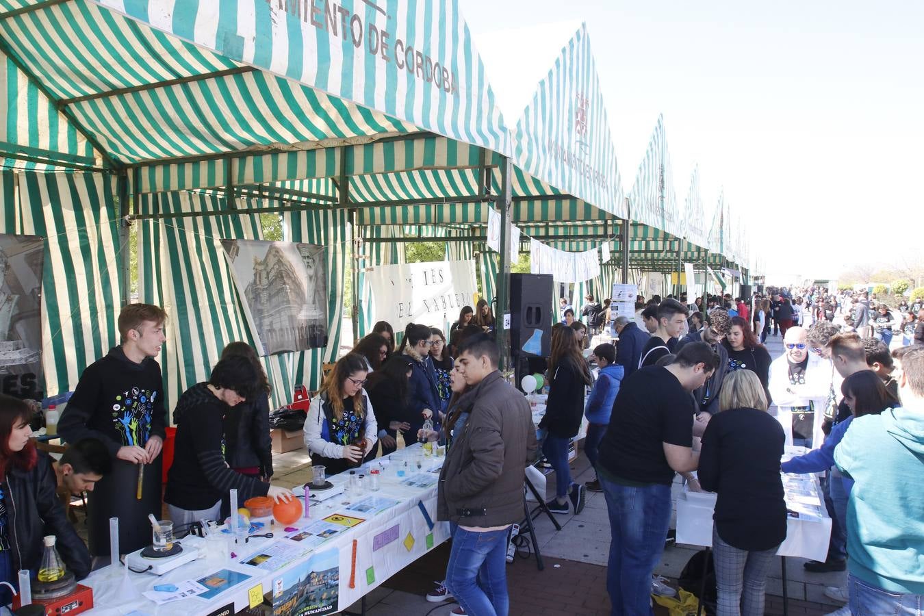 En imágenes, los experimentos del Paseo por la Ciencia en Córdoba