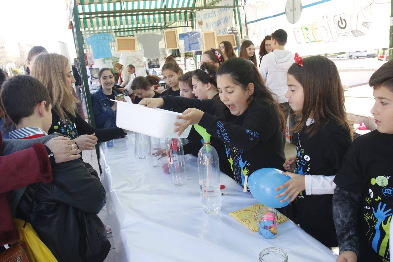 En imágenes, los experimentos del Paseo por la Ciencia en Córdoba