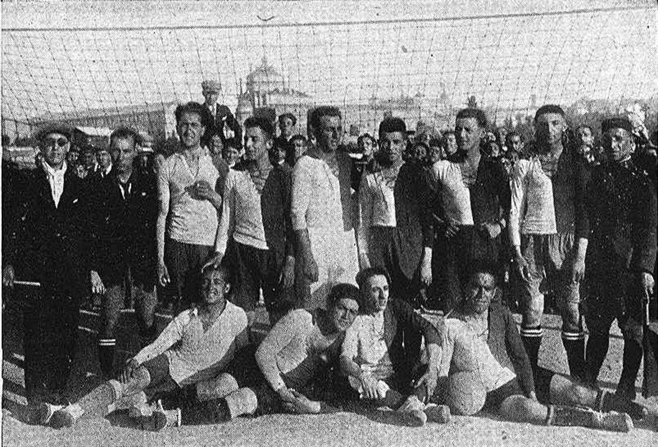 Equipo del Toledo FC en una competición organizada por el diario El Castellano en la primavera de 1924. 