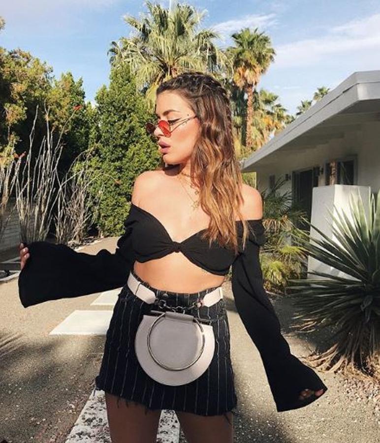 Mini trenzas. La española Dulceida apostó con dejar su melena suelta y acompañarla por una mini trenza que nacía de la raíz