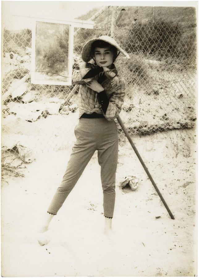 Portada de «Look». El fotógrafo fetiche de Marilyn Monroe, Milton Green, inmortalizó a Audrey Hepburn en Malibú en 1954. La instantánea se imprimiría en la portada del número 23 de la revista Look