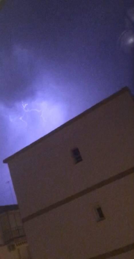 Las mejores imágenes de la tormenta eléctrica en Sevilla