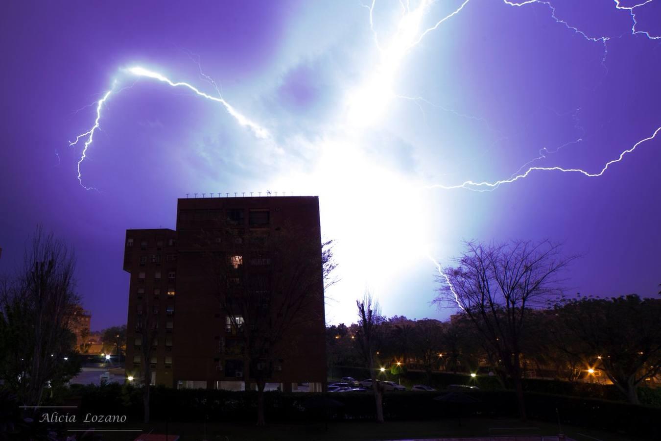 Las mejores imágenes de la tormenta eléctrica en Sevilla