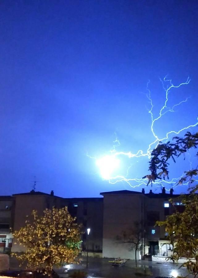 Las mejores imágenes de la tormenta eléctrica en Sevilla