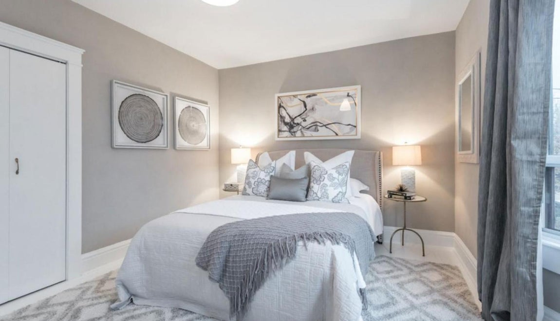 Dormitorio principal. La vivienda tiene tres dormitorios, en la imagen se ve la habitación principal. Markle subió varias instantáneas a su cuenta de Instagram de cuando vivía ahí. Tiene un gran armario junto al que la futura duquesa de Sussex había colocado un espejo en forma de jaula