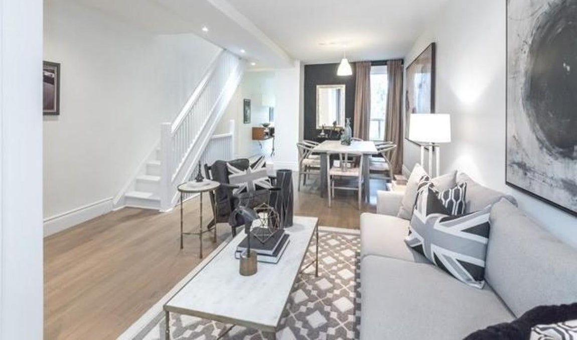 Epicentro de la noticia. En cuanto se corrió el rumor de una posible relación entre el príncipe y la actriz, la calle se convirtió en un hervidero de periodistas. En más de una ocasión se quejaron los vecinos de la constante agrupación de gente frente a la puerta