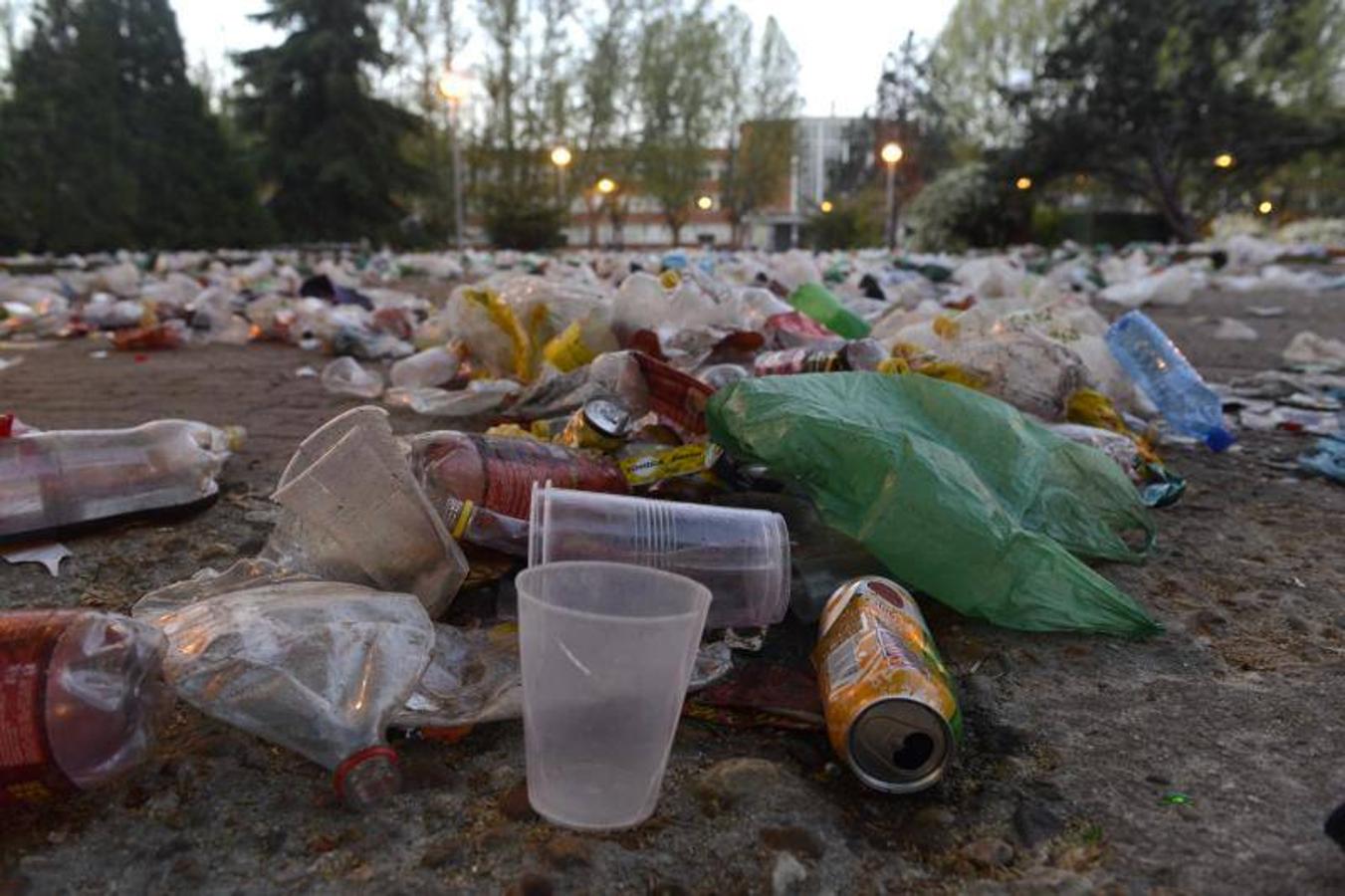 3. Estado en el que ha amanecido esta mañana el campus de la Complutense tras San Cemento