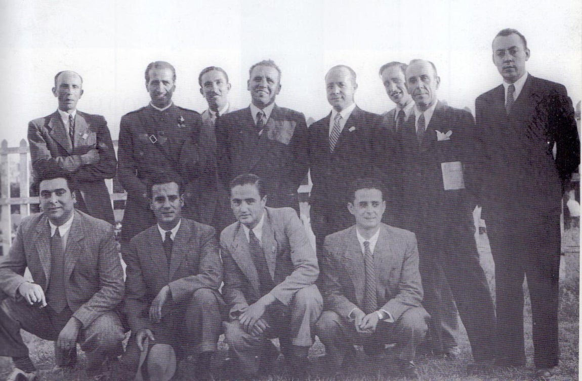 Junta directiva del Toledo en 1941. Foto. CD Toledo. 70 años de historia 1999.. 