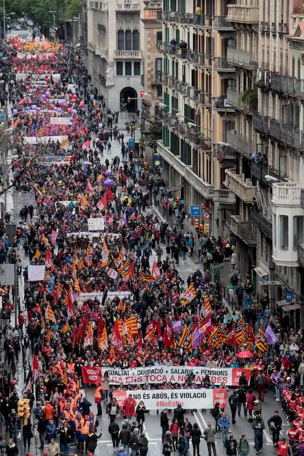 Imagen de la manifestación del Primero de Mayo en Barcelona, que incluye una pancarta contra la sentencia de «La Manada». 
