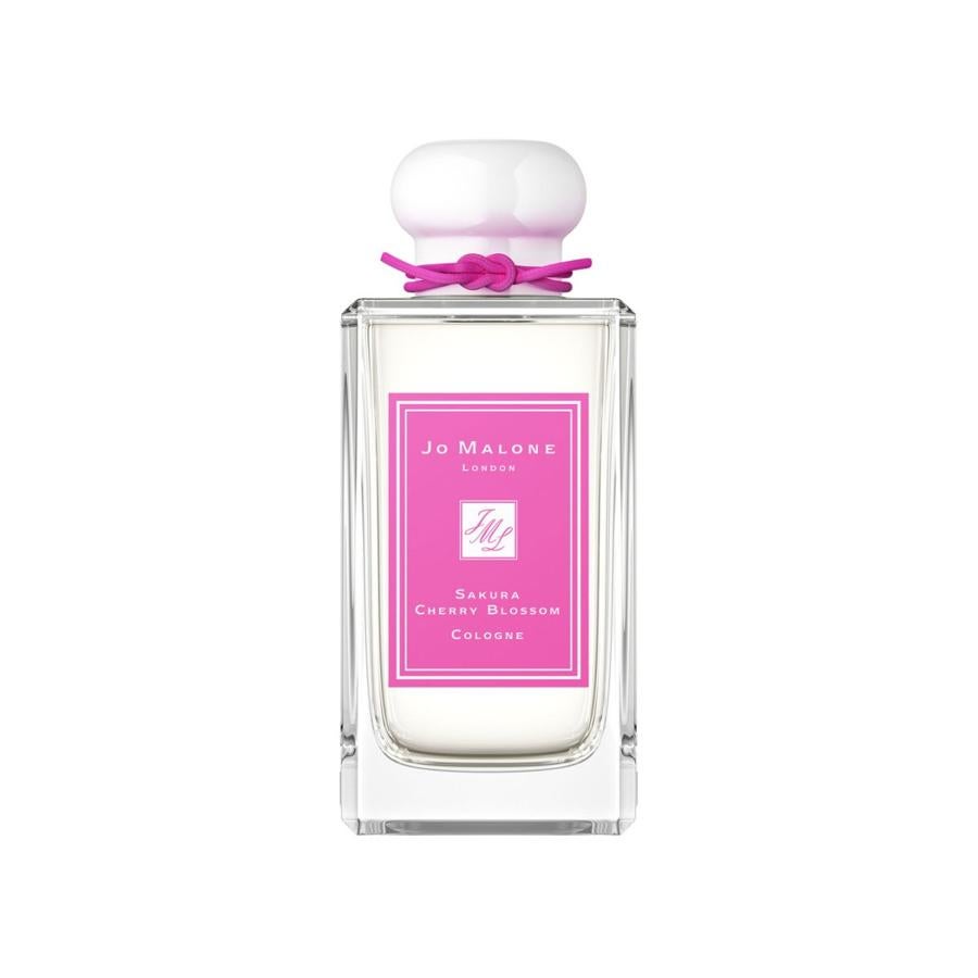 Fresca: Sakura Cherry Blossom. Perfecta para la primavera: tiene flores de cerezo, violeta y rosa, lo que se traduce en una fragancia femenina y alegre. También tiene bergamota, un cítrico que le aporta el frescor que necesita un perfume para cuando llega el sol. Precio: 106 euros