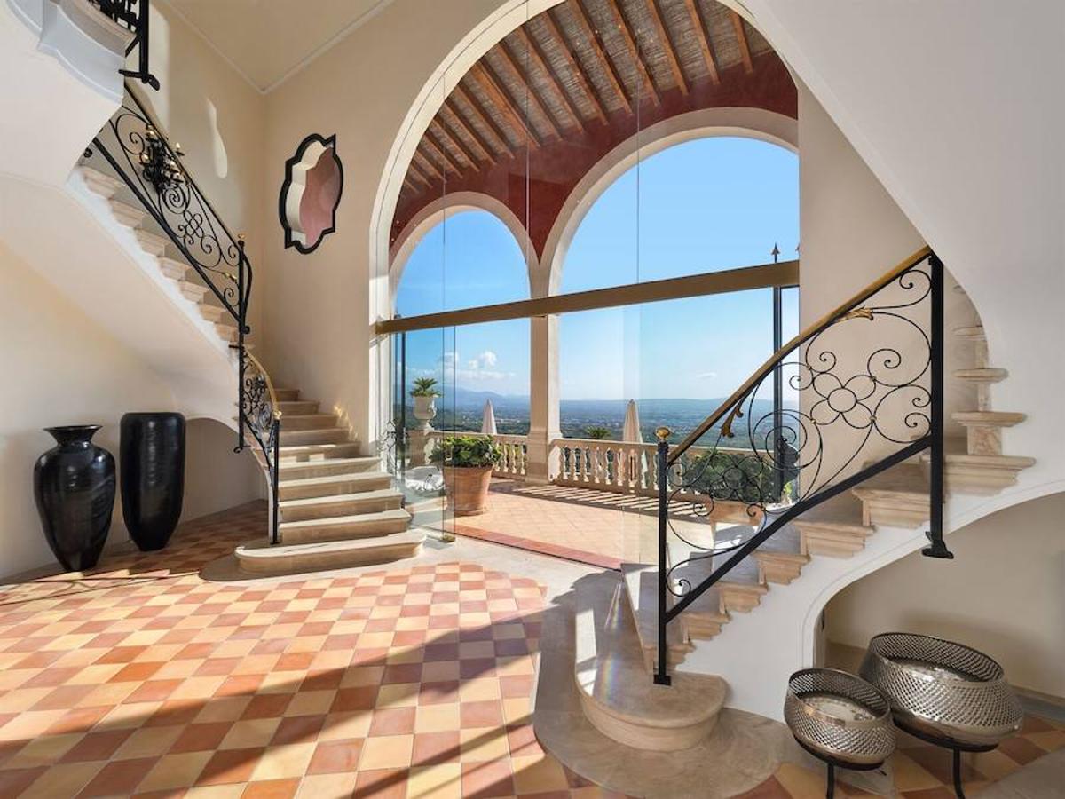 La impresionante casa de Adolfo Suárez en Mallorca, en imágenes