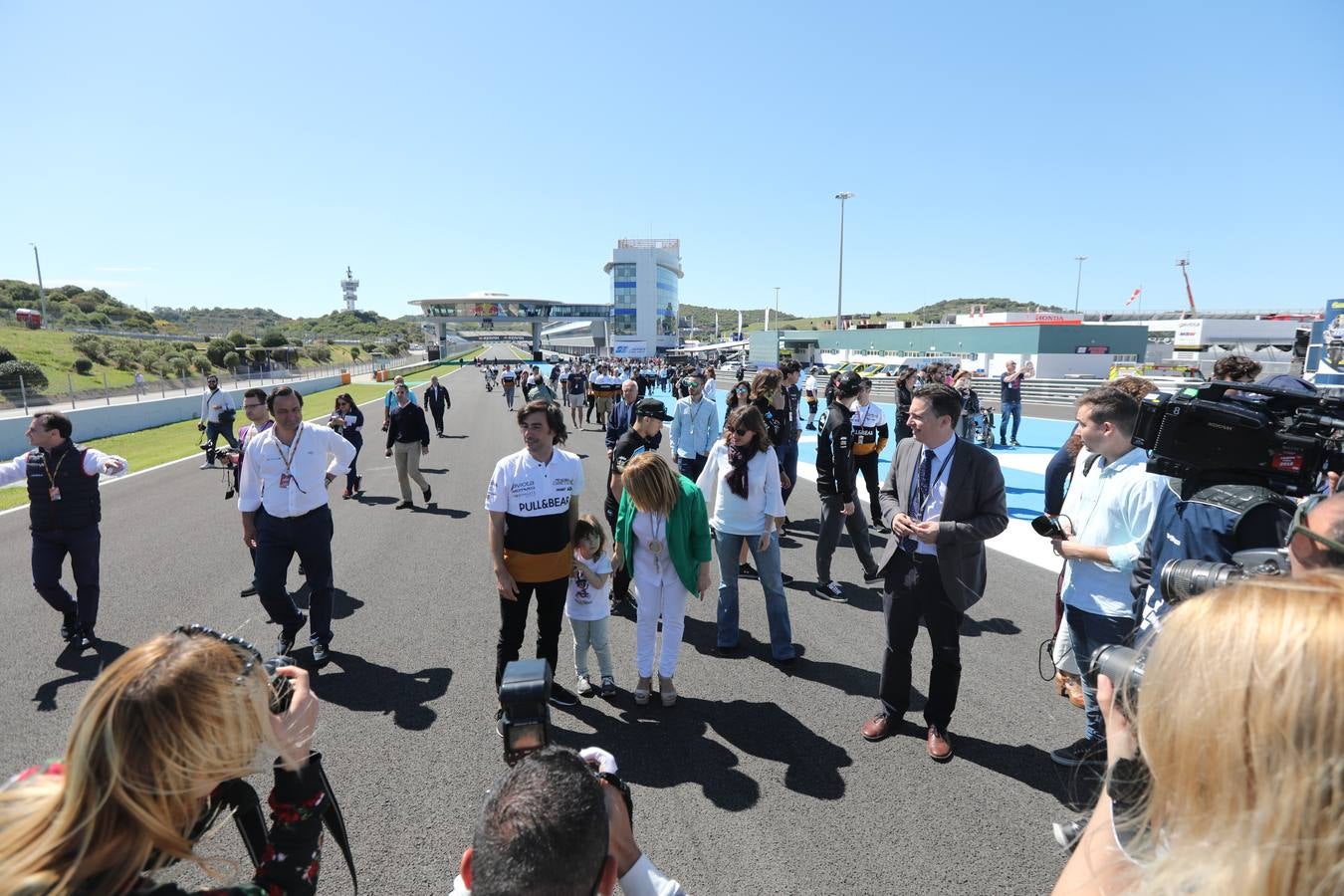 IMÁGENES de la nueva escultura del Circuito de Jerez en recuerdo de Ángel Nieto