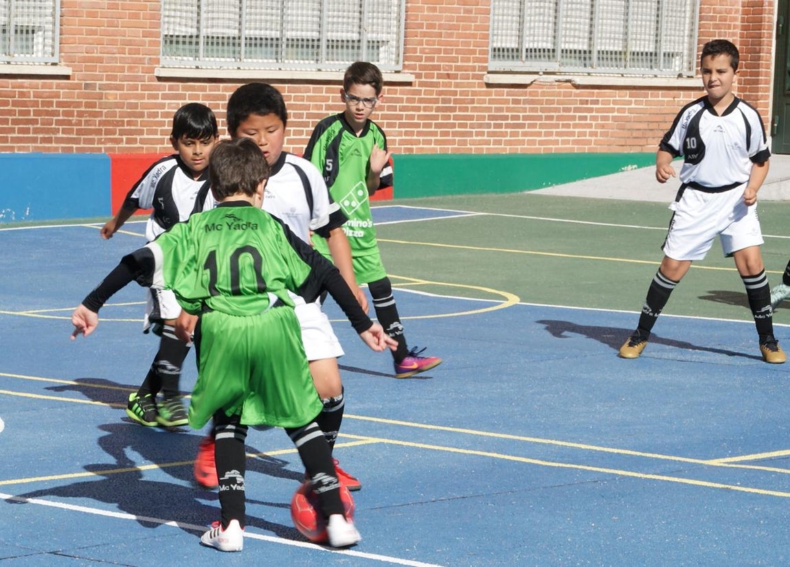 Las mejores imágenes del partido de fútsal benjamín mixto entre Ntra. Sra. Sagrado Corazón y Capuchinos “B”