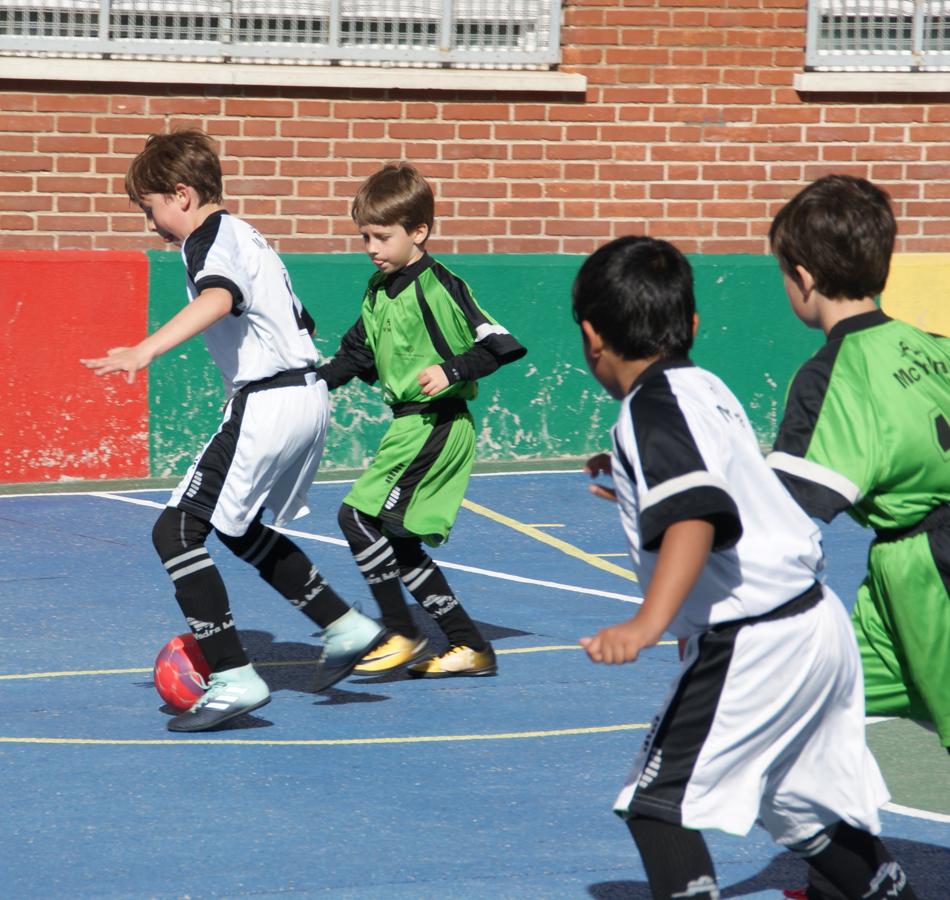 Las mejores imágenes del partido de fútsal benjamín mixto entre Ntra. Sra. Sagrado Corazón y Capuchinos “B”
