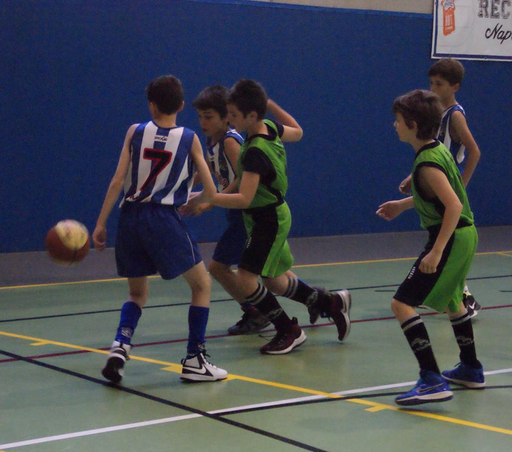 Las mejores imágenes del partido de baloncesto alevín masculino entre Ntra. Sra. Recuerdo y Sagrada Familia Jorge Juan