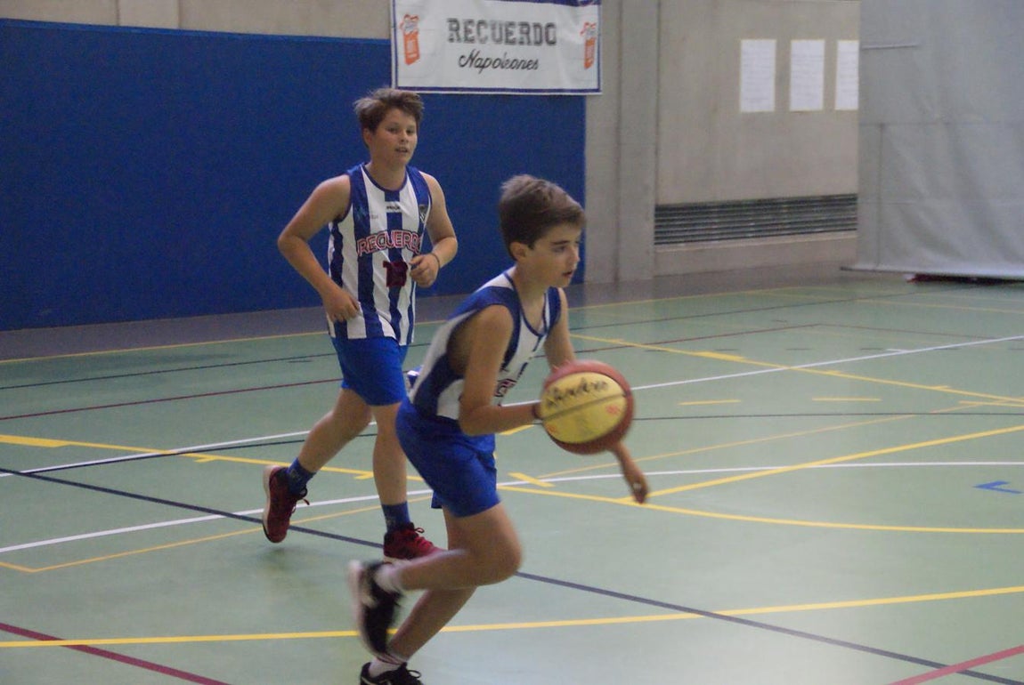 Las mejores imágenes del partido de baloncesto alevín masculino entre Ntra. Sra. Recuerdo y Sagrada Familia Jorge Juan
