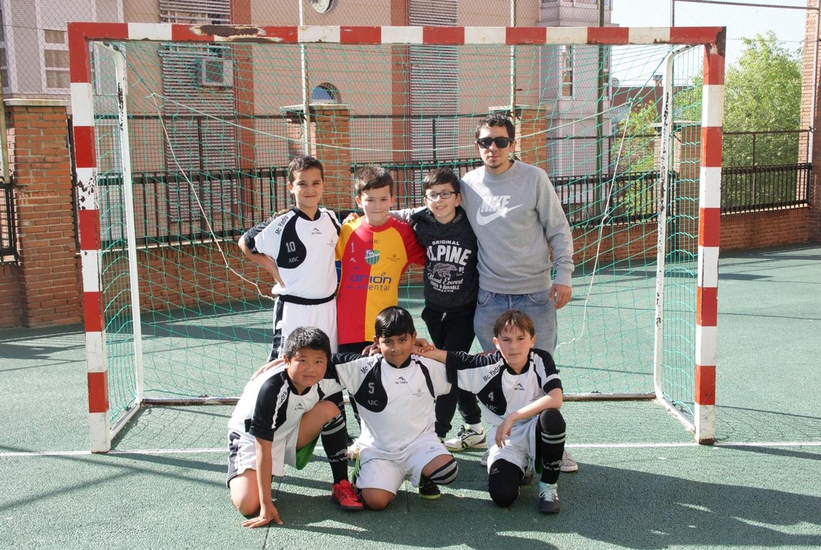 Las mejores imágenes del partido de fútsal benjamín mixto entre Ntra. Sra. Sagrado Corazón y Capuchinos “B”