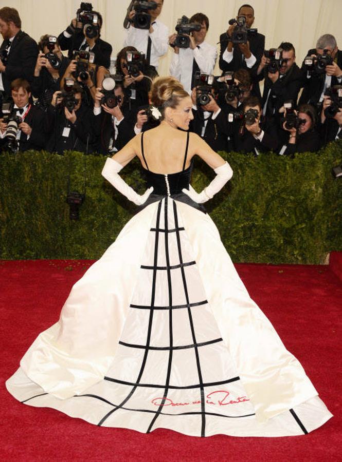Sarah Jessica Parker con un Oscar de la Renta en 2014. 