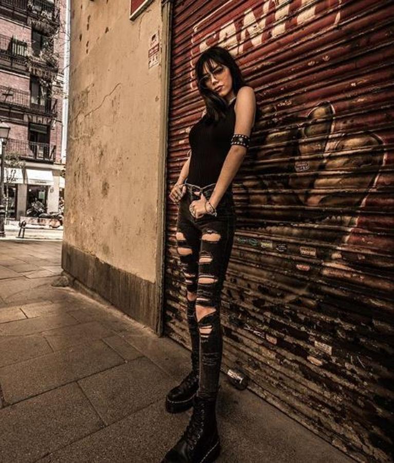 Alejandra Rubio hace gala una vez más de su estilo «dark». 