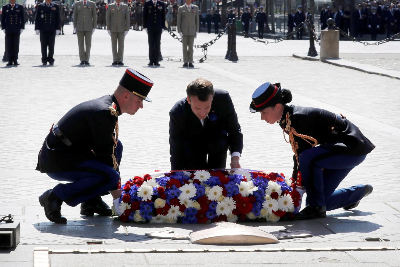 Macron conmemora el final de la Segunda Guerra Mundial en París