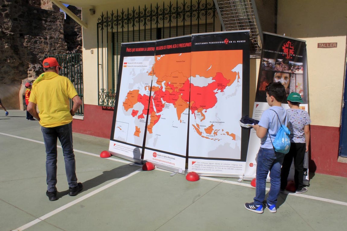 La marcha del colegio Santiago el Mayor, en imágenes