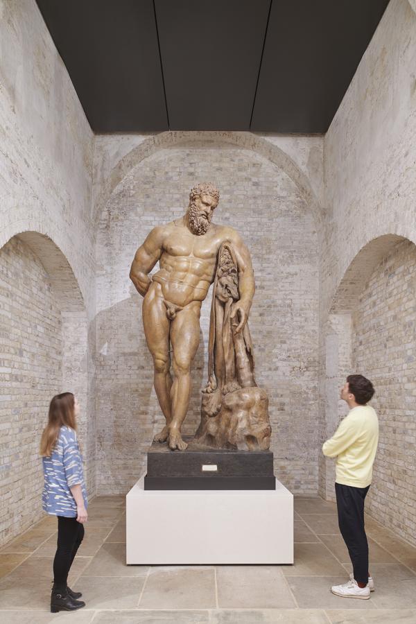 Una copia del Hércules Farnesio. 