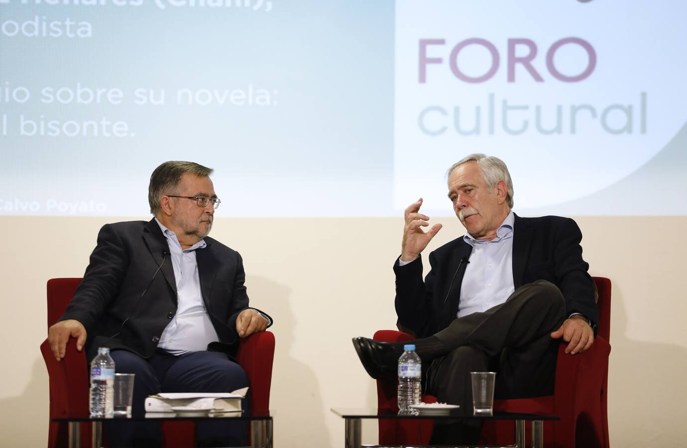 El Foro Cultural de ABC Córdoba con Antonio Pérez Henares (Chani), en imágenes