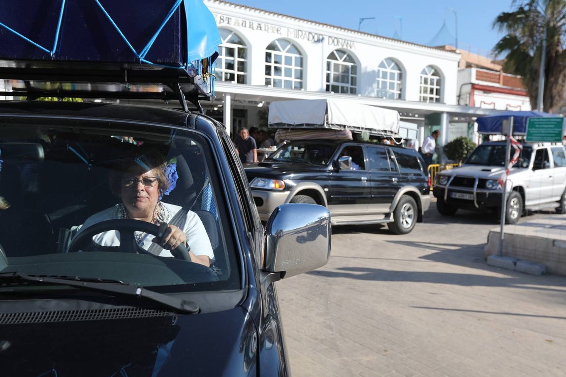 Fotos: La Hermandad de Cádiz cruza el río Guadalquivir