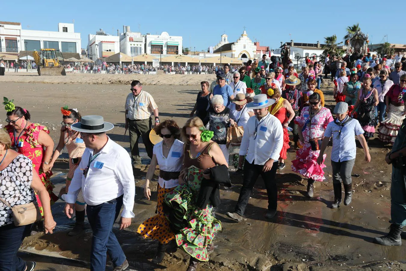 Fotos: La Hermandad de Cádiz cruza el río Guadalquivir