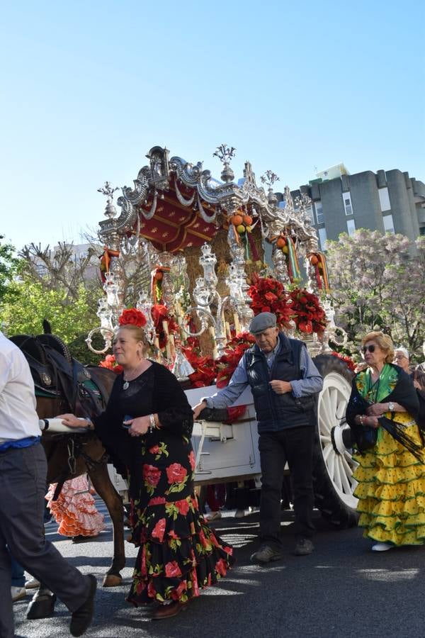 La hermandad del Rocío de Cádiz inicia su camino hacia la Aldea