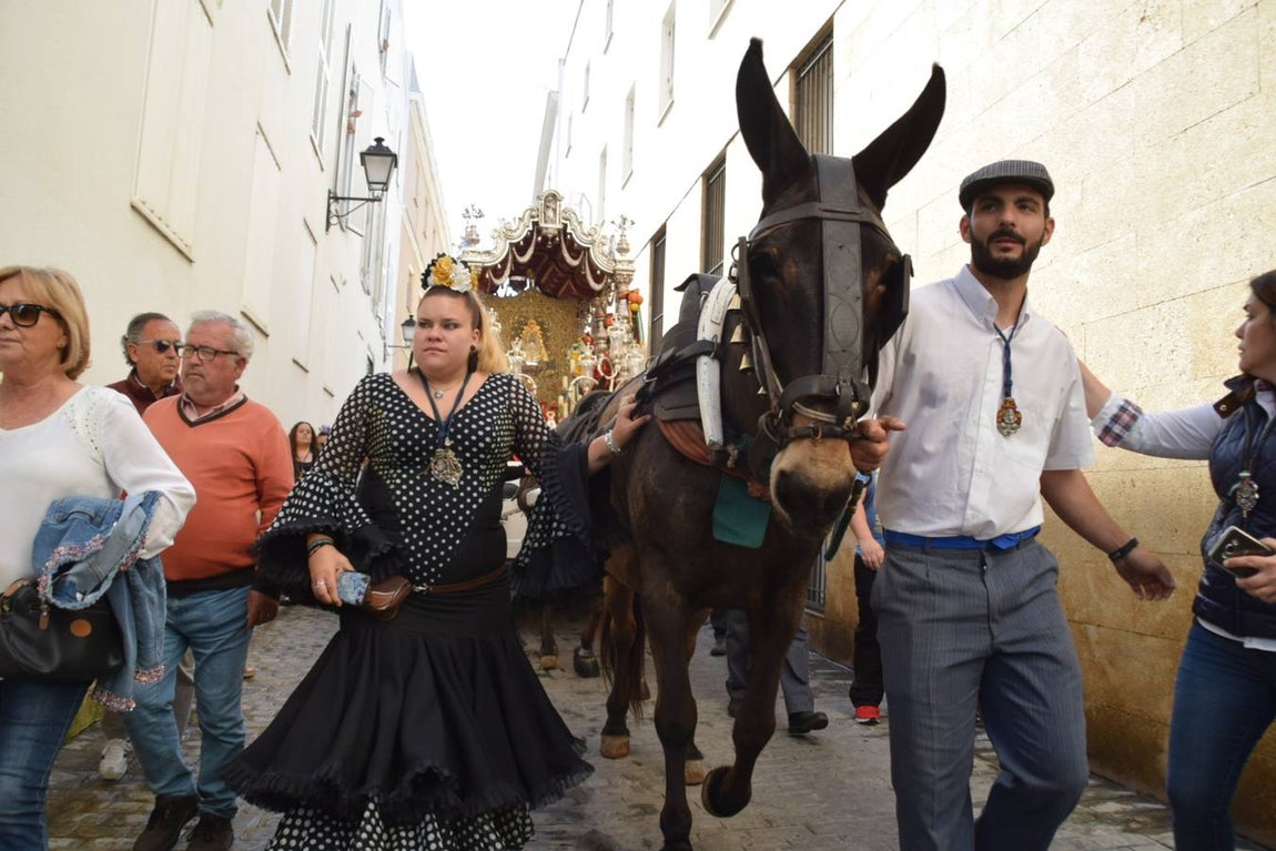 La hermandad del Rocío de Cádiz inicia su camino hacia la Aldea
