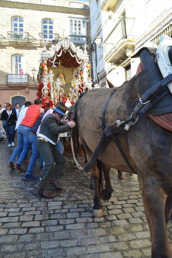 La hermandad del Rocío de Cádiz inicia su camino hacia la Aldea