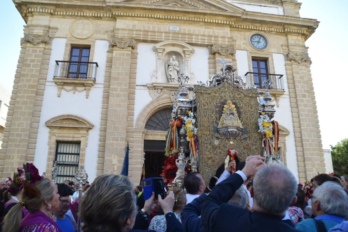 La hermandad del Rocío de Cádiz inicia su camino hacia la Aldea