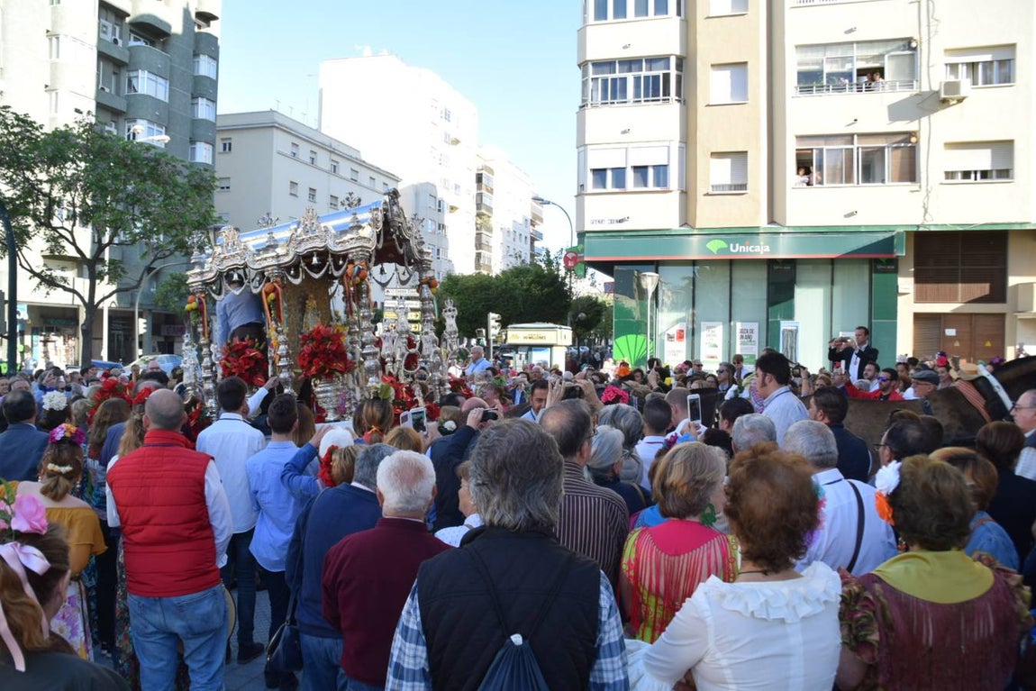 La hermandad del Rocío de Cádiz inicia su camino hacia la Aldea